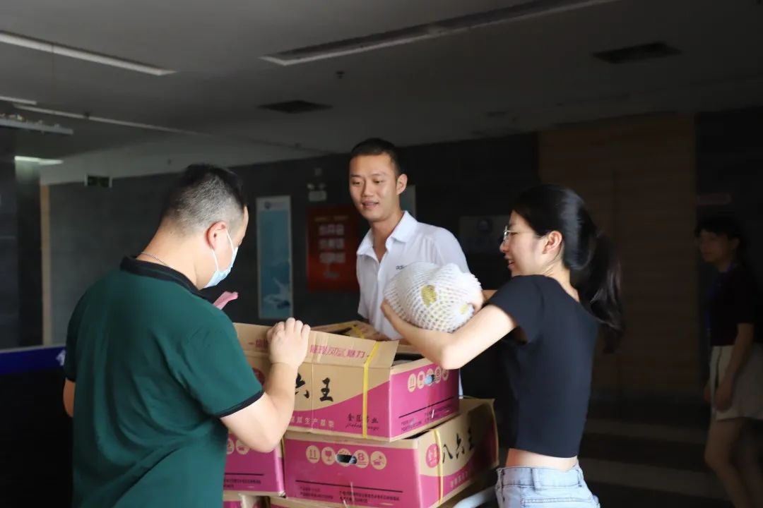 爱心觊发k8旗舰厅 | 万里援疆，觊发k8旗舰厅助力新疆塔然其村冲刺脱贫(图8)