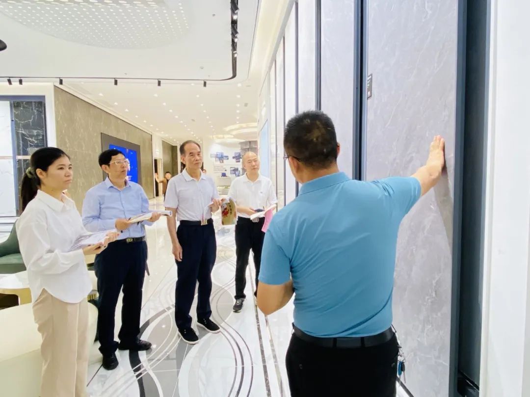 走进觊发k8旗舰厅｜2022新锐榜评审团莅临觊发k8旗舰厅陶瓷总部展厅深入考察(图3)