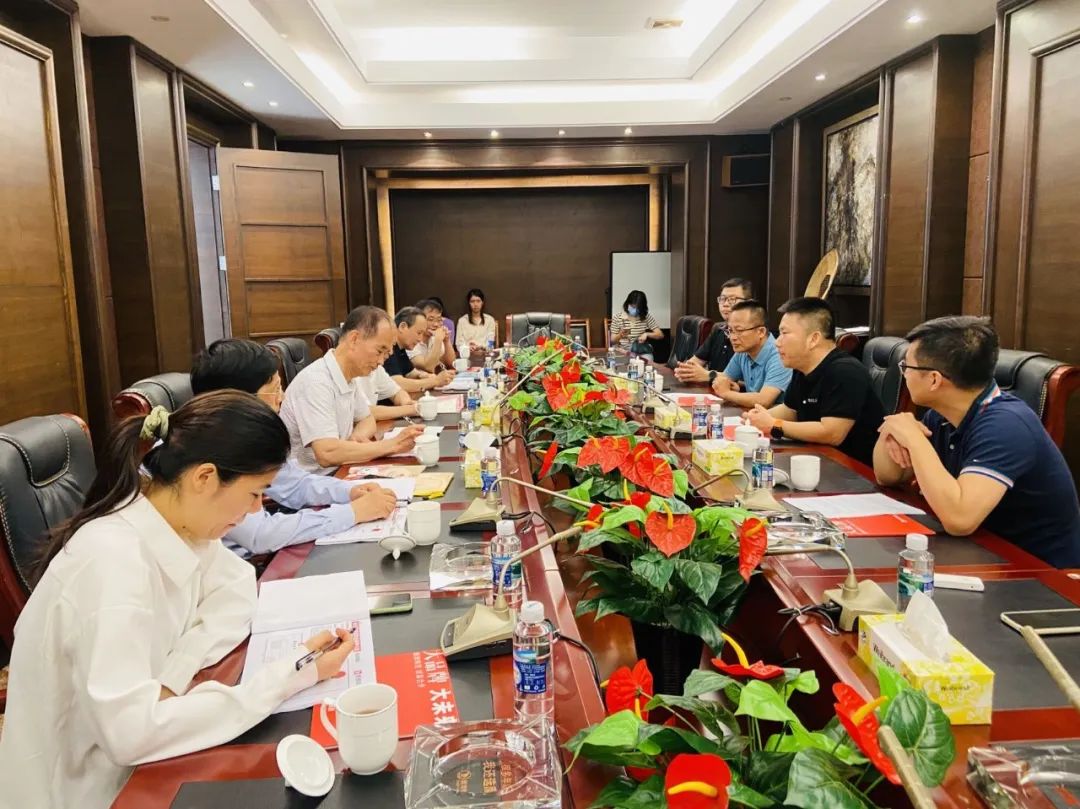 走进觊发k8旗舰厅｜2022新锐榜评审团莅临觊发k8旗舰厅陶瓷总部展厅深入考察(图11)