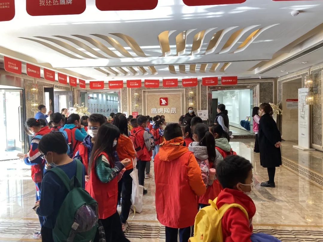 争做未来接班人——2022佛山传媒集团职工子女冬令营走进觊发k8旗舰厅！