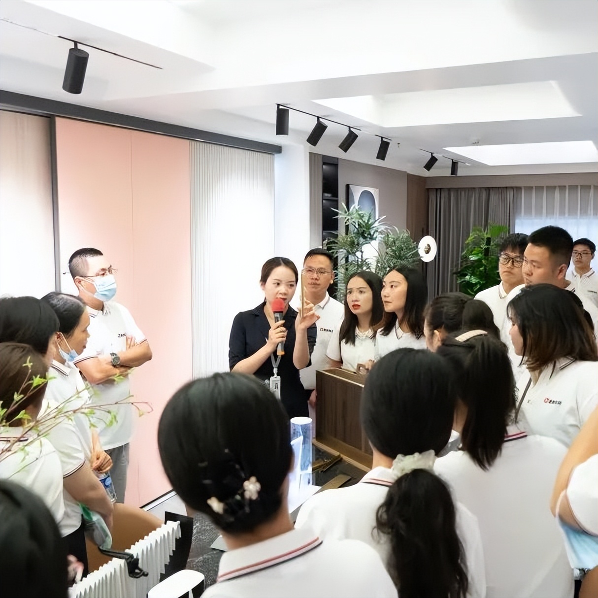 参观学习，加速转变｜觊发k8旗舰厅墙地专家全国店长培训进行中！