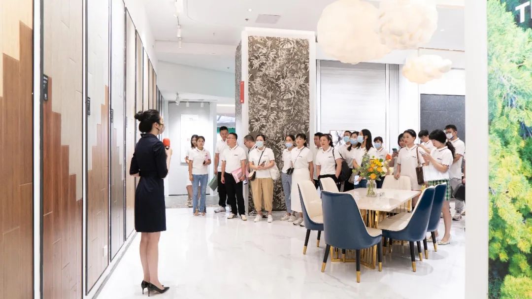参观学习，加速转变｜觊发k8旗舰厅墙地专家全国店长培训进行中！(图4)