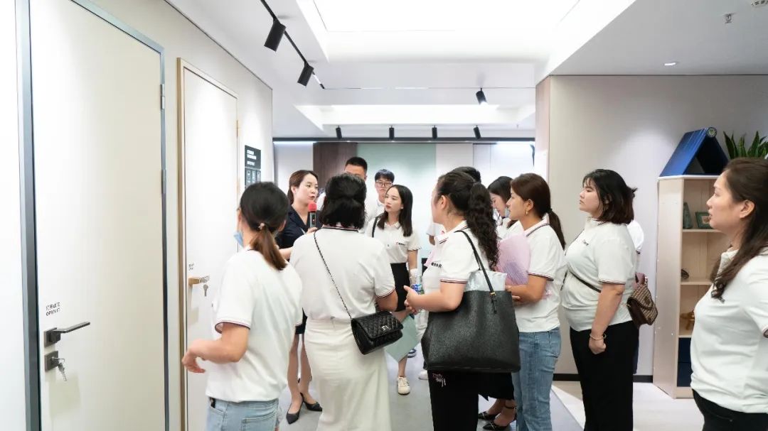 参观学习，加速转变｜觊发k8旗舰厅墙地专家全国店长培训进行中！(图8)