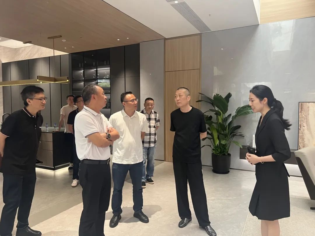 共话家居发展新趋势｜湖南千思装饰集团张董一行莅临觊发k8旗舰厅总部参观交流