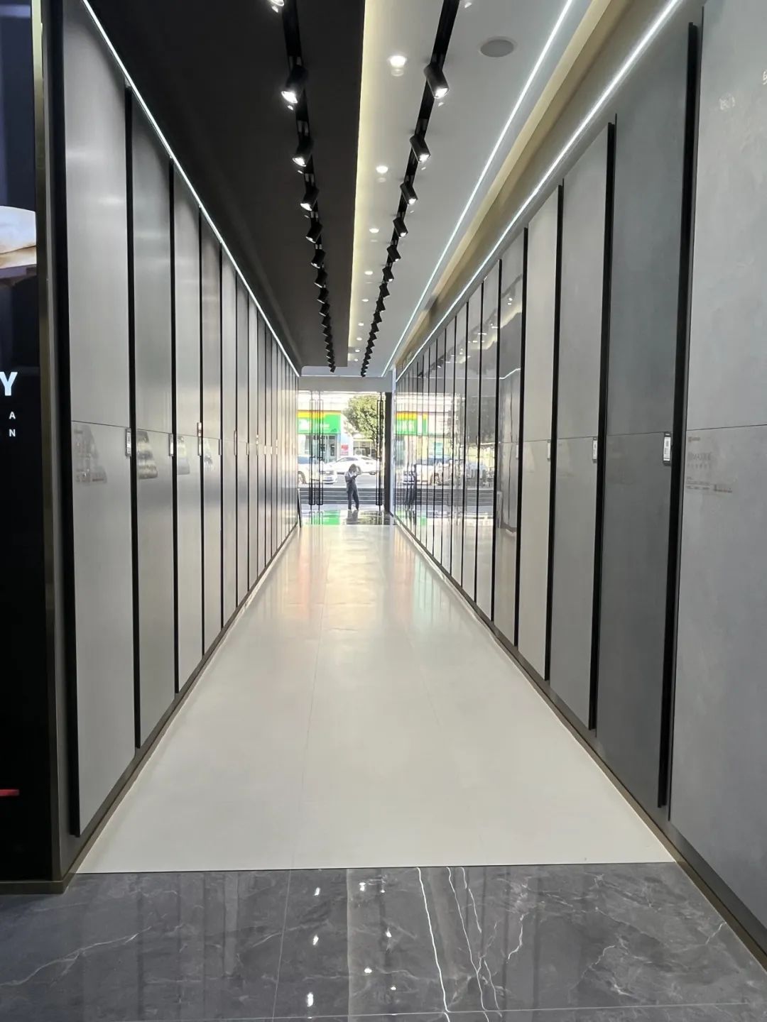 觊发k8旗舰厅50周年 门店风采｜贵州都匀觊发k8旗舰厅旗舰店，以极简之美，引领空间美学新风尚(图10)