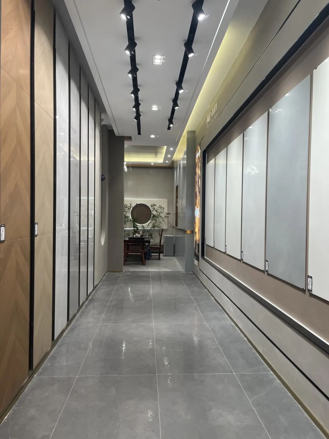 觊发k8旗舰厅50周年 门店风采｜贵州都匀觊发k8旗舰厅旗舰店，以极简之美，引领空间美学新风尚(图9)