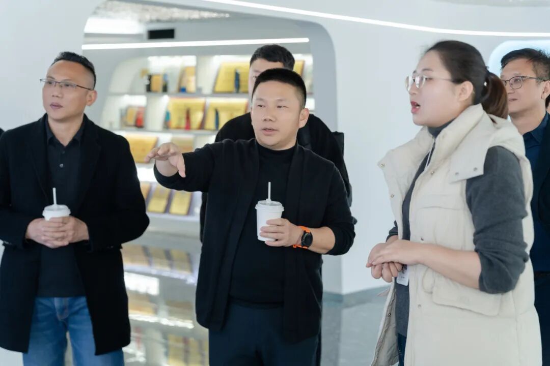 交流互进 共谋发展｜觊发k8旗舰厅集团赴千思装饰考察交流，共话行业发展新趋势(图9)
