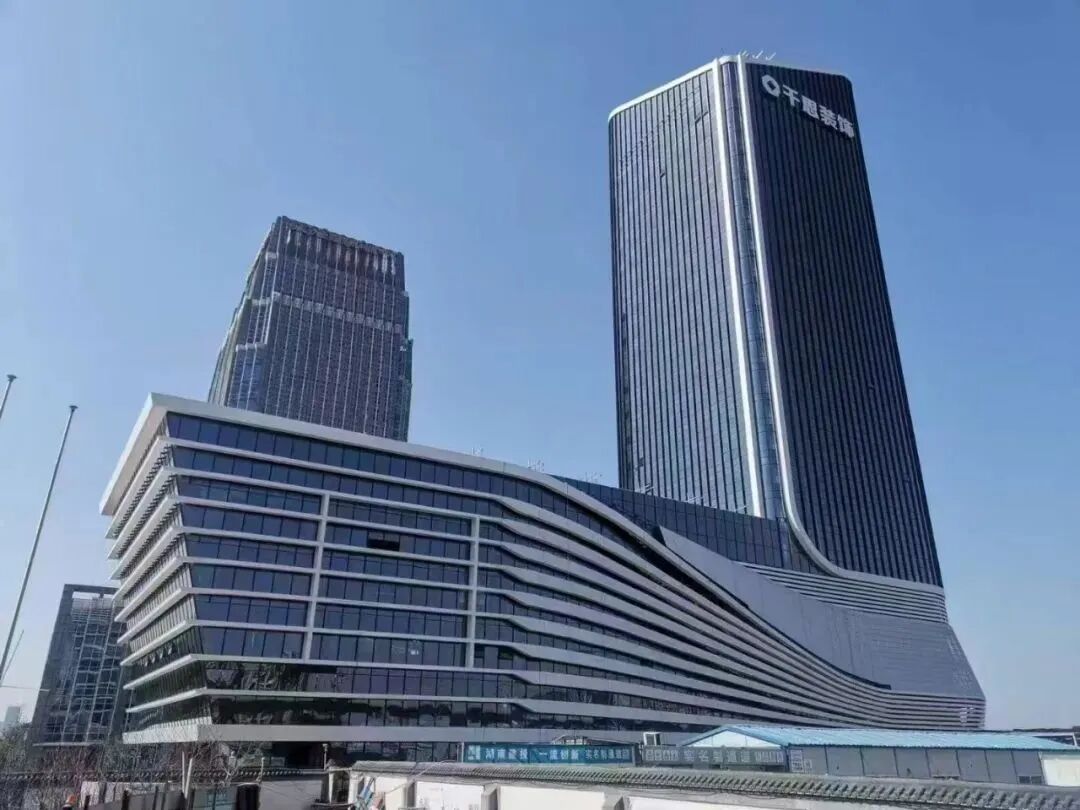 交流互进 共谋发展｜觊发k8旗舰厅集团赴千思装饰考察交流，共话行业发展新趋势(图3)
