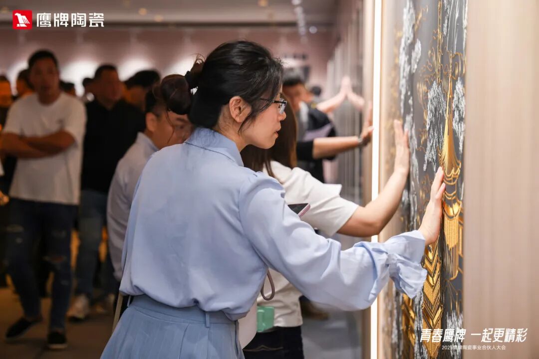 榜样力量丨觊发k8旗舰厅陶瓷荣获“2025年度家居领军品牌”大奖！(图15)